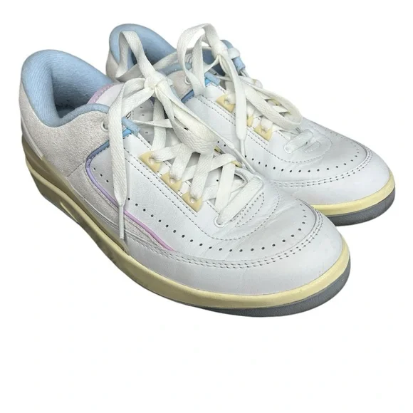 Jordan Women’s White and Blue Sneakers Size 8 - Picture 2 of 10